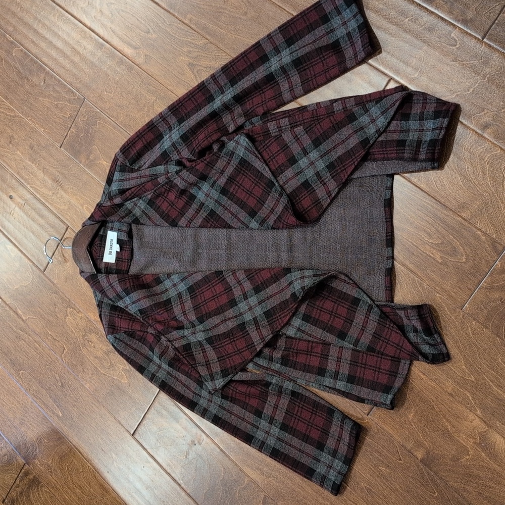 EUC BB Dakota Open Front Jacket Red Gray Black Plaid Midweight Size L